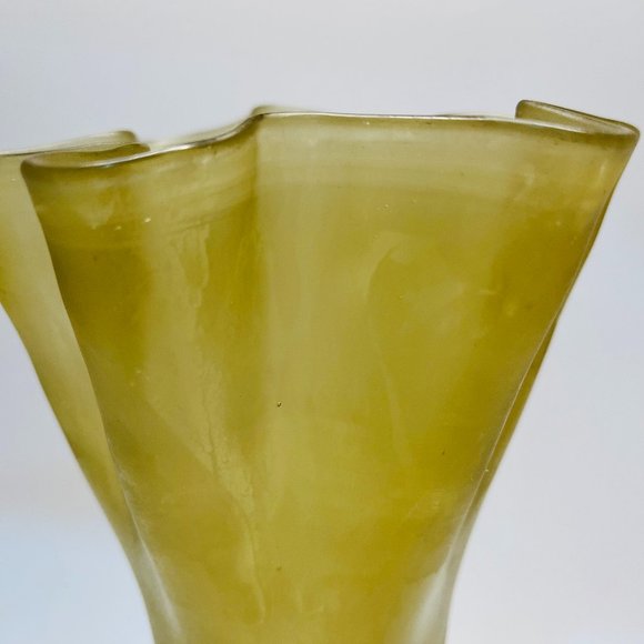Art Nouveau Vintage Hand-pulled, Hand-blown Yellow Brown Frosted Ruffle Vase - Picture 4 of 10